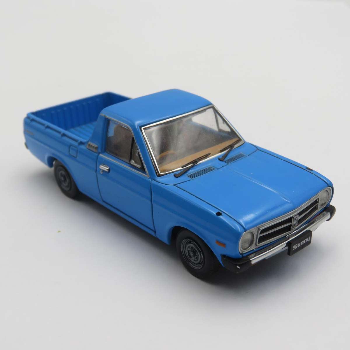 Miniature model planning Datsun Sunny pickup truck - no mirrors