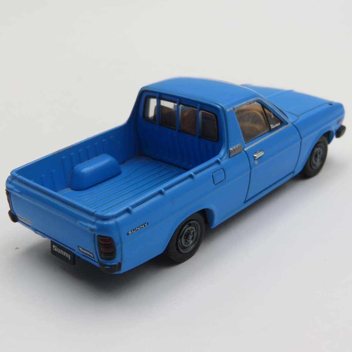 Miniature model planning Datsun Sunny pickup truck - no mirrors