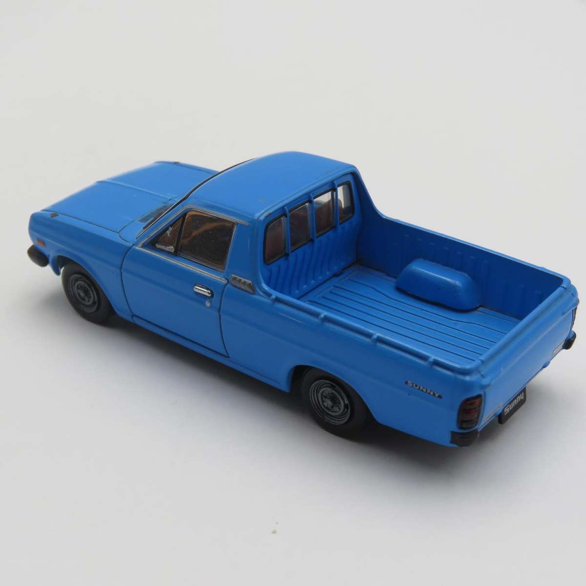 Miniature model planning Datsun Sunny pickup truck - no mirrors