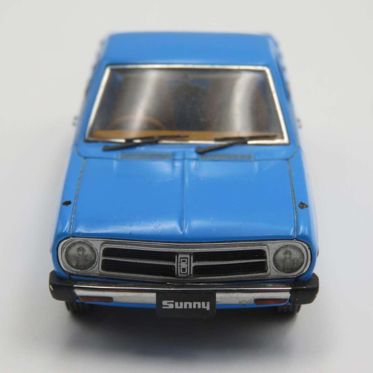 Miniature model planning Datsun Sunny pickup truck - no mirrors