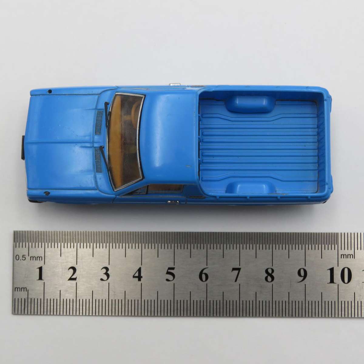 Miniature model planning Datsun Sunny pickup truck - no mirrors