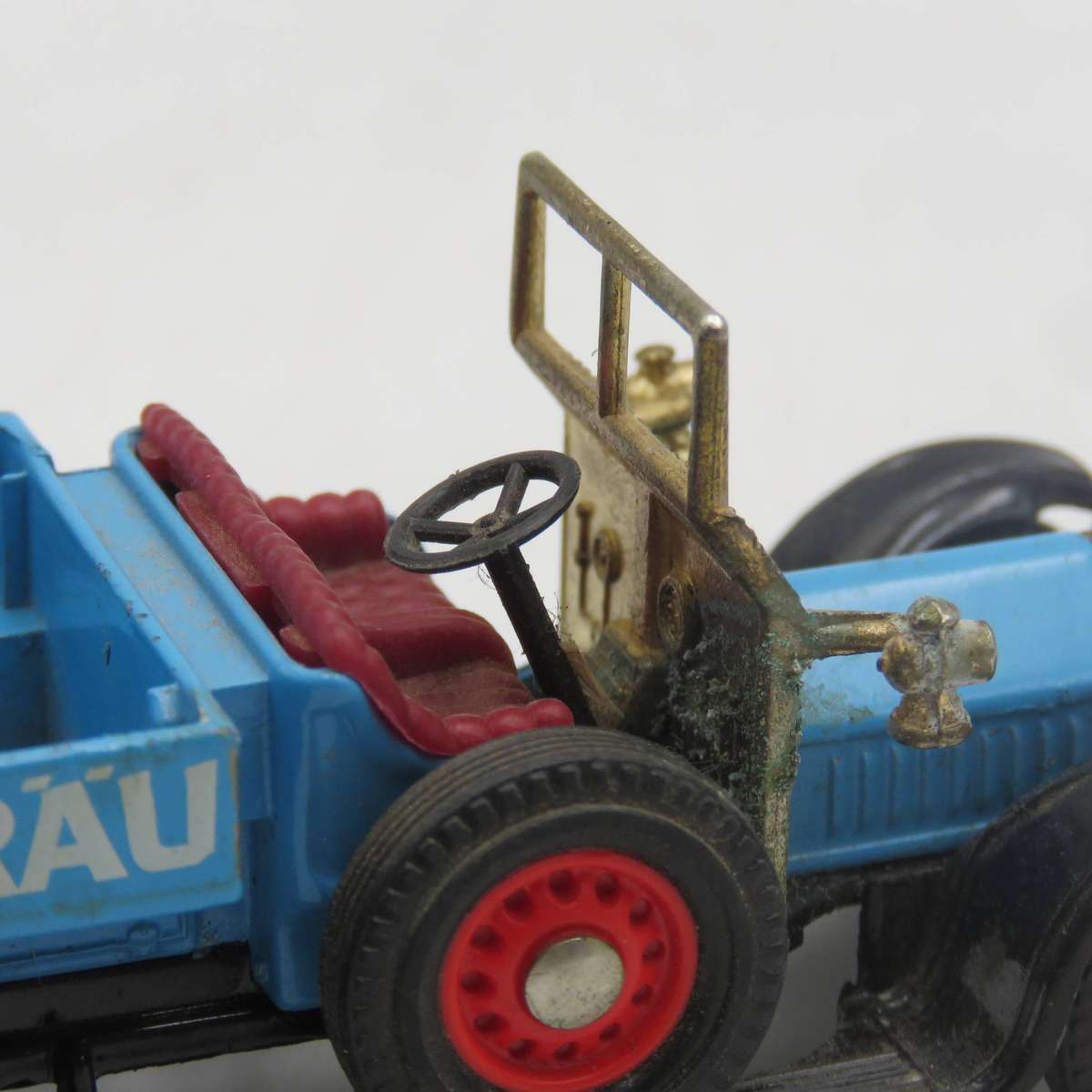 Matchbox Models of Yesteryear Crossley Lowenbrau delivery van model car