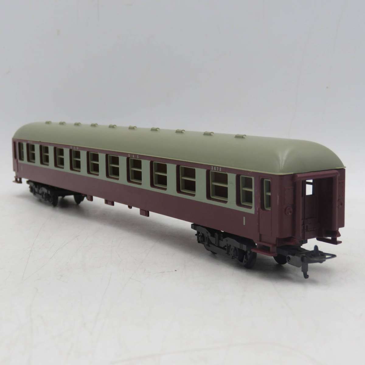 Lima SA Railways #3672 TransKaroo sleeper coach - HO Scale
