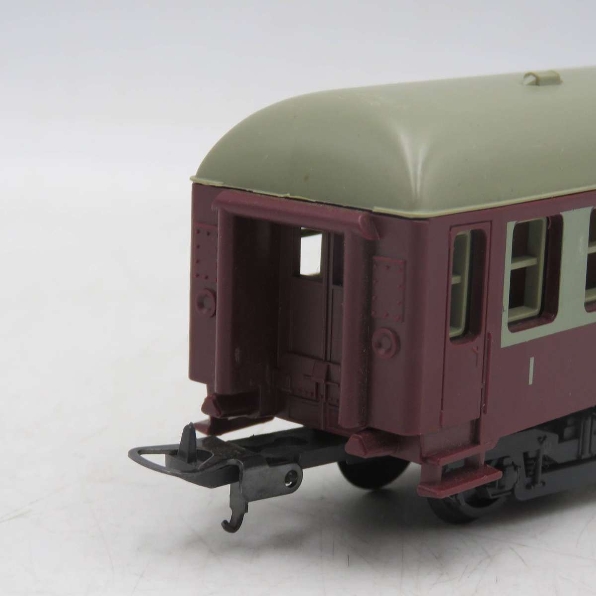 Lima SA Railways #3672 TransKaroo sleeper coach - HO Scale