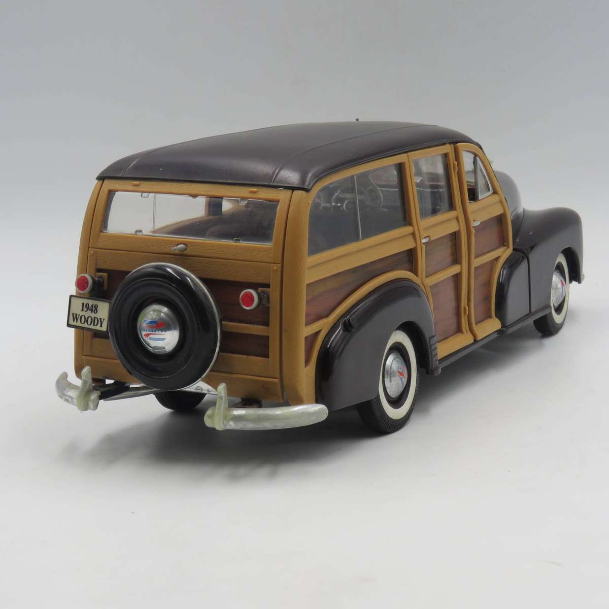 Maisto 1948 Chevy Fleetmaster Woody die-cast model car - scale 1/18