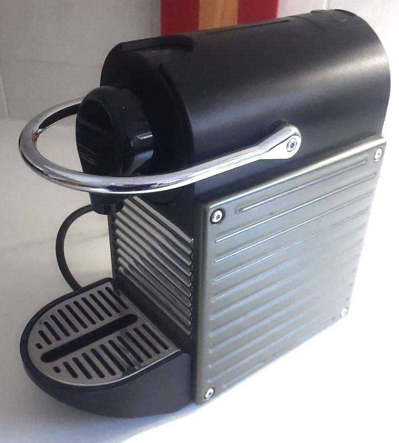 Nespresso Pixie Coffe Machine