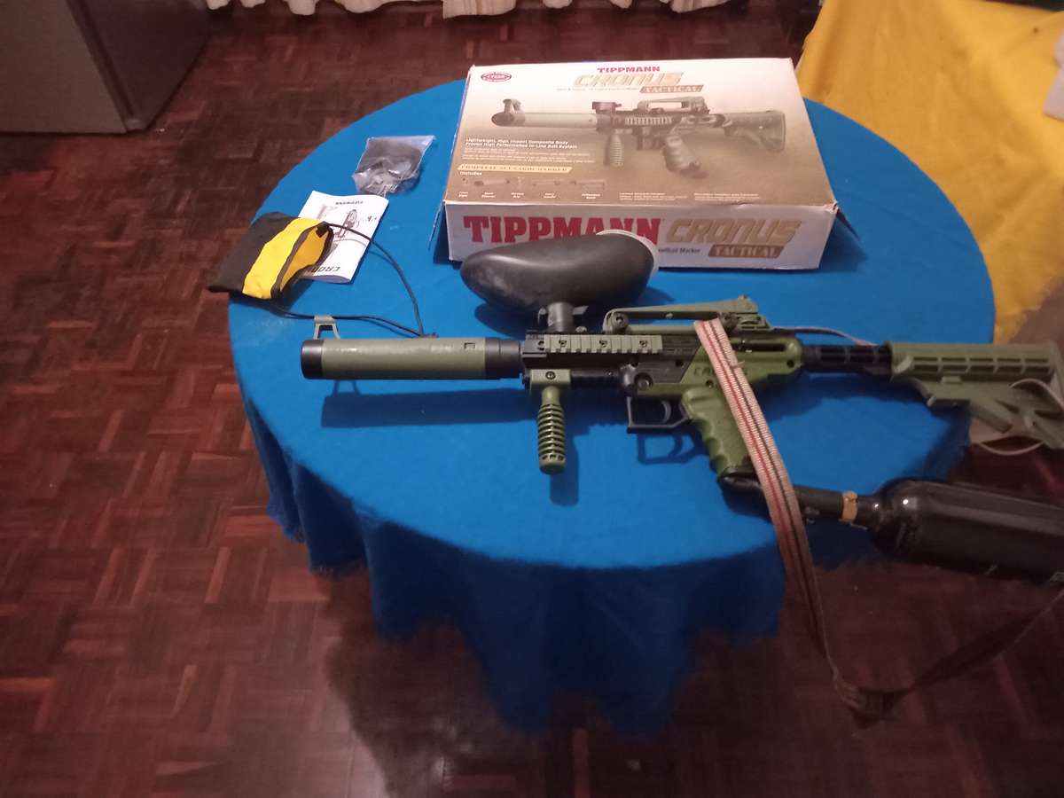 Tippmann Chronus Tactical PaintballGun,Solid Ammo,Co2 tanks, Co2 onoff switch and other accessories