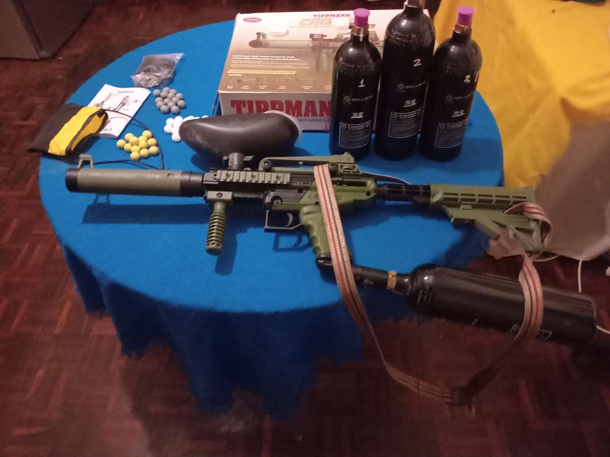 Tippmann Chronus Tactical PaintballGun,Solid Ammo,Co2 tanks, Co2 onoff switch and other accessories