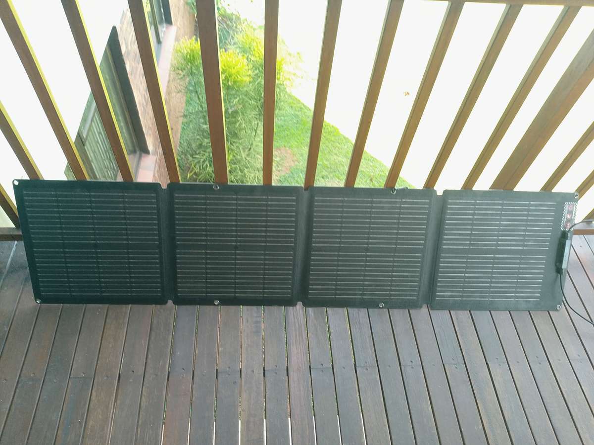 EcoFlow 110W Solar Panel and Original Carry Case/Stand in Original Box