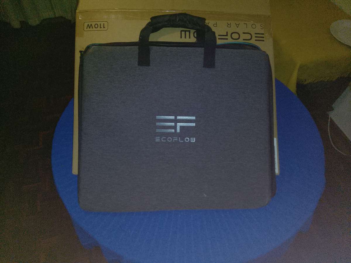 EcoFlow 110W Solar Panel and Original Carry Case/Stand in Original Box