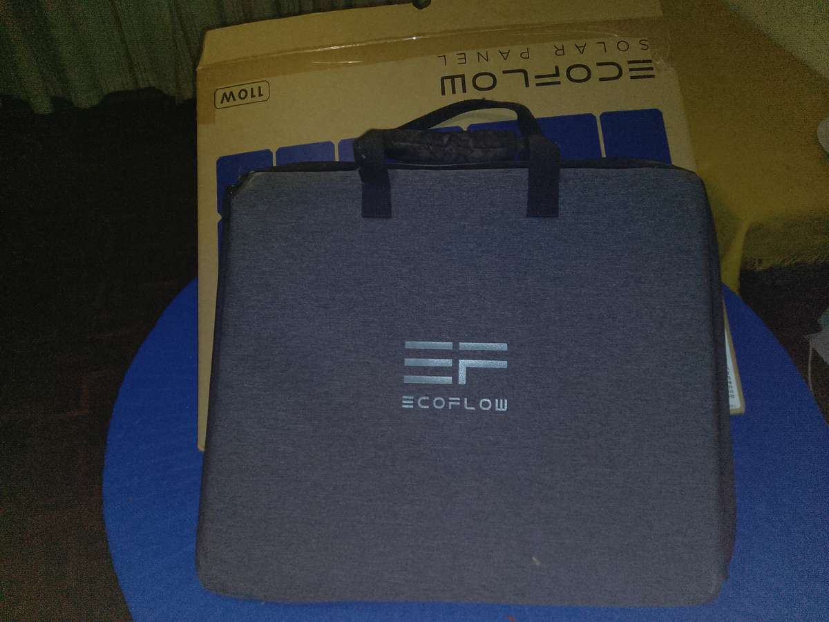 EcoFlow 110W Solar Panel and Original Carry Case/Stand in Original Box