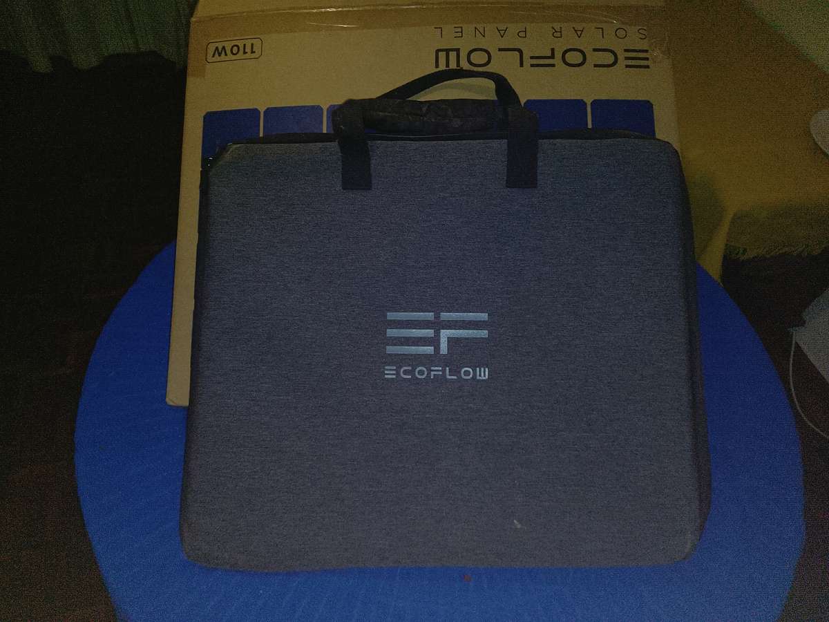 EcoFlow 110W Solar Panel and Original Carry Case/Stand in Original Box