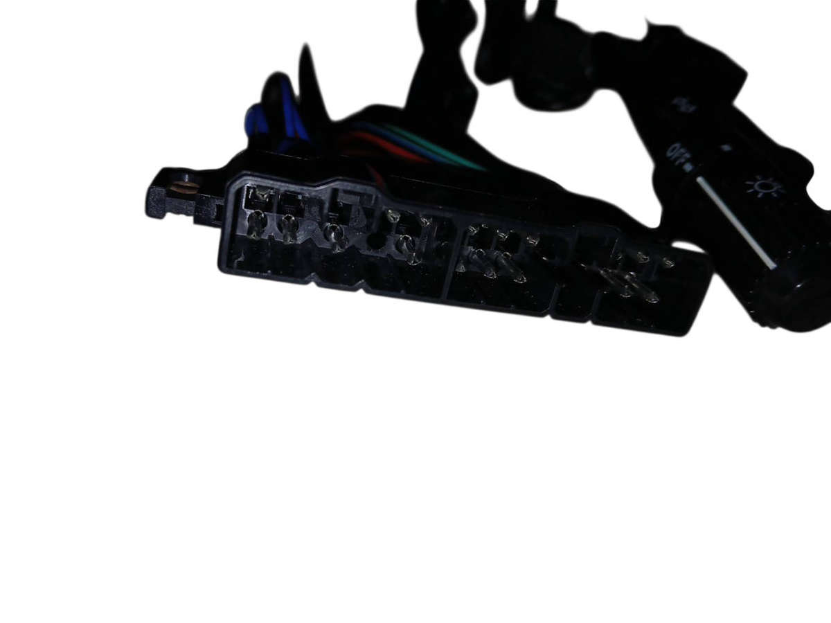Toyota Hilux RN30/36/40 Signal Switch ( Female Connector )