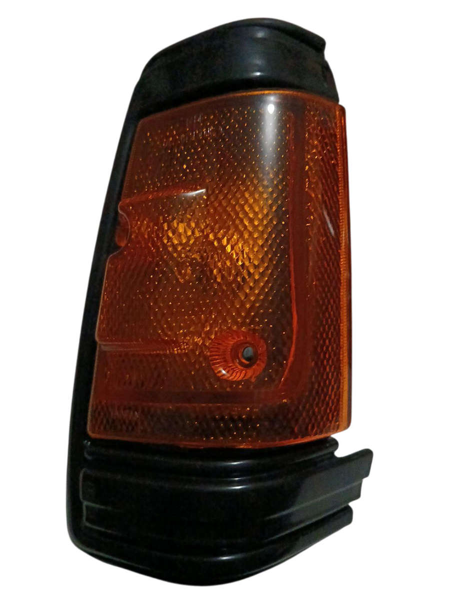 Nissan 720 pickup RHS Corner Lamp
