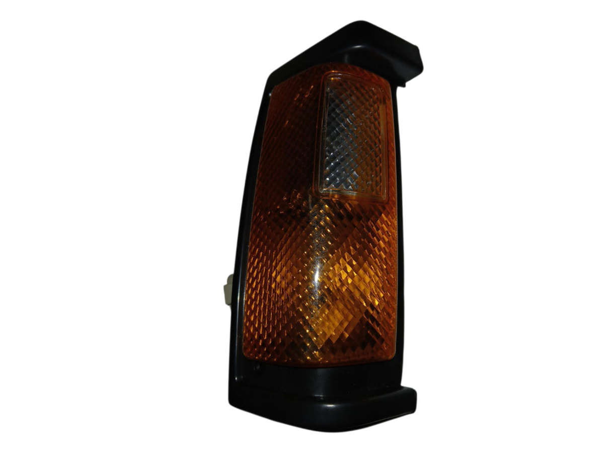 Nissan 1 Tonner RHS Corner Lamp