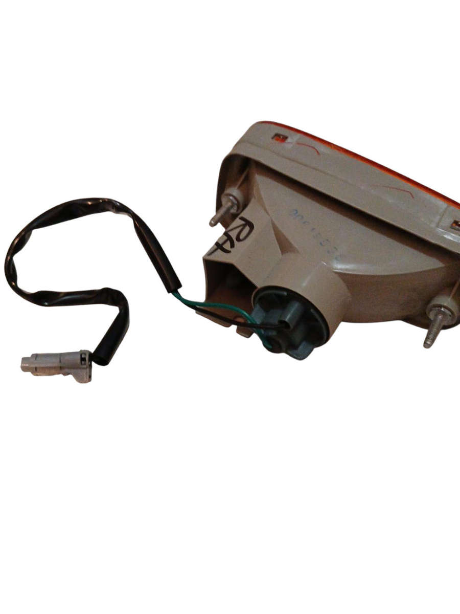 Isuzu Bakkie Amber RHS Bumper Indicator Oval Shape(Rounded corners)