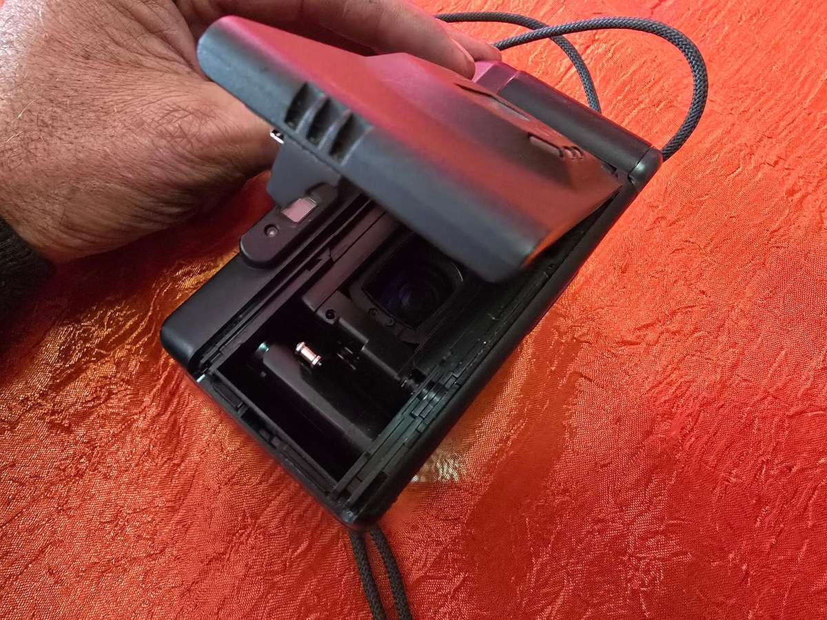 Cameras - Mixed Batch (for parts, some working cheapies)