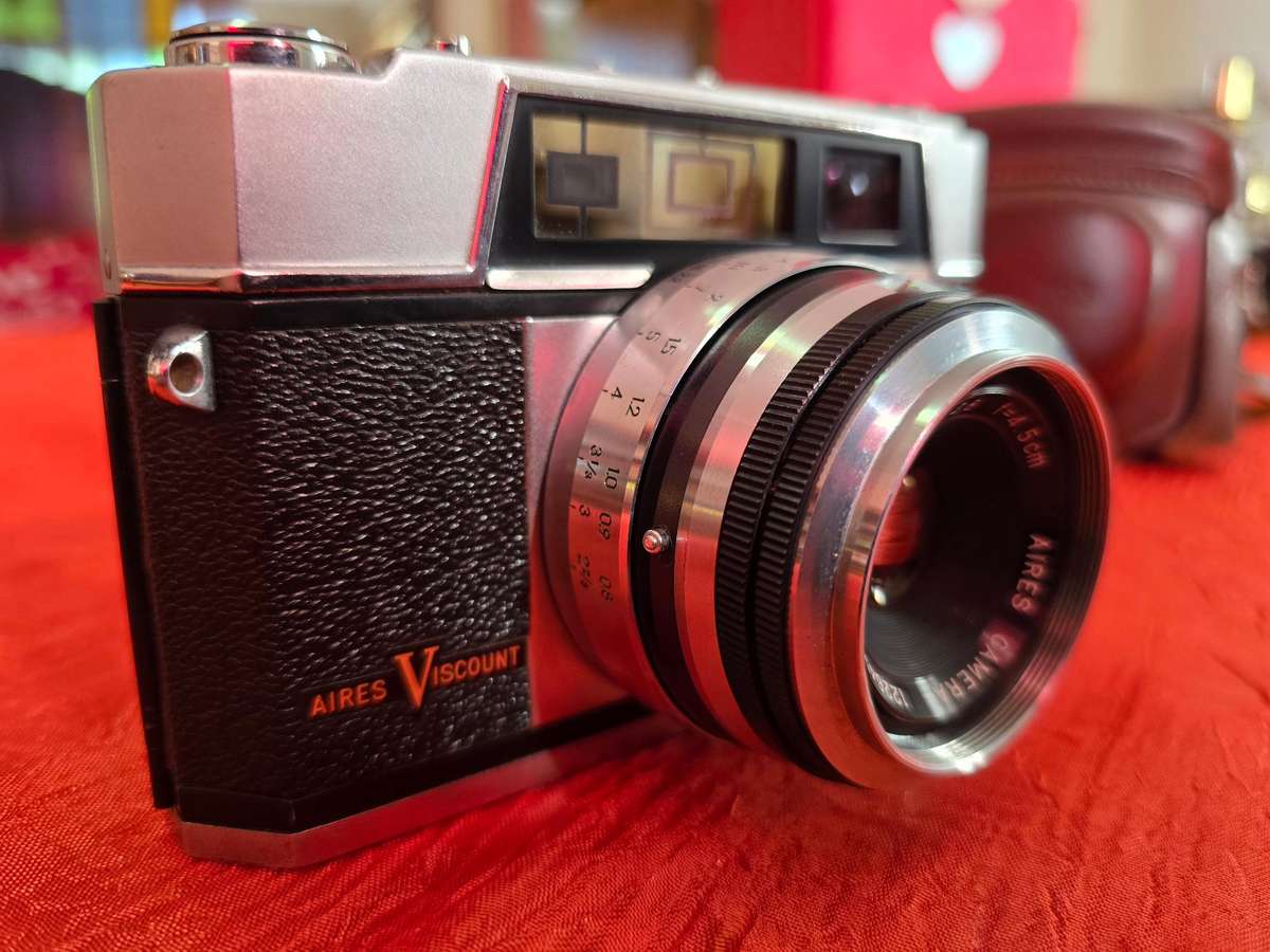 Vintage Aires Viscount 35mm Rangefinder Camera