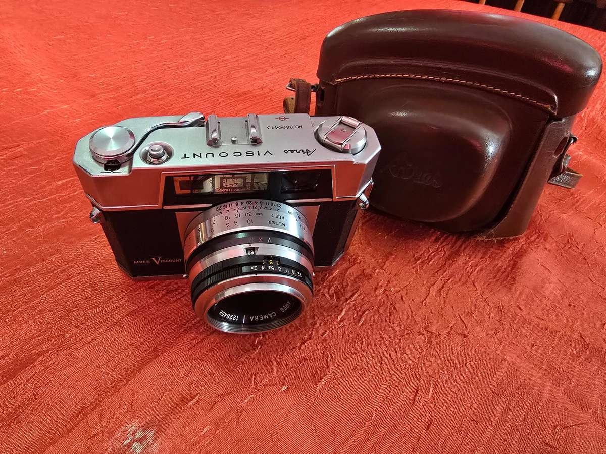 Vintage Aires Viscount 35mm Rangefinder Camera