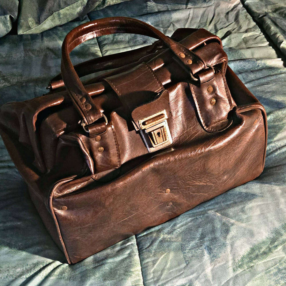 Henselite Lawn Bowls in a Carry Case