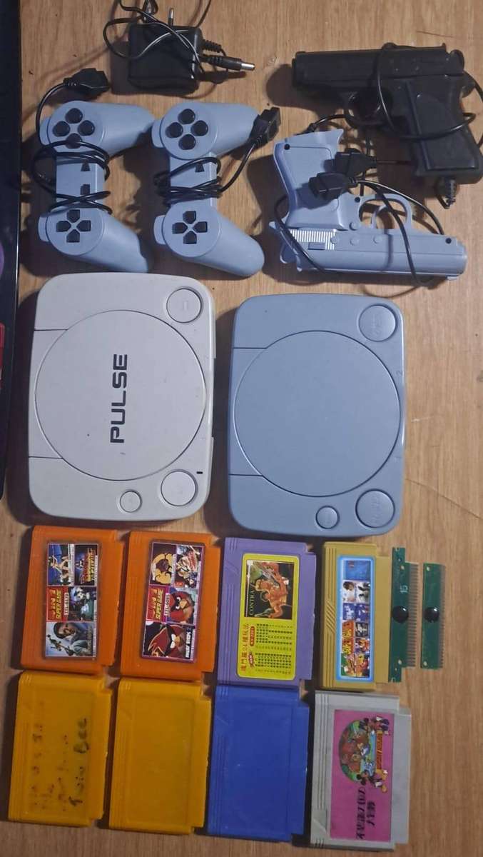 2x 8-Bit Retro Game Consoles Bundle + Games
