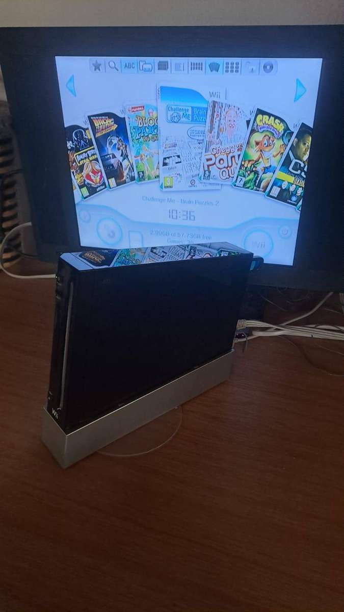Modded Nintendo Wii Console + 36 preloaded games