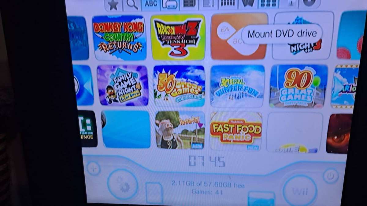 Wii + 2 Controllers + 41 preloaded games