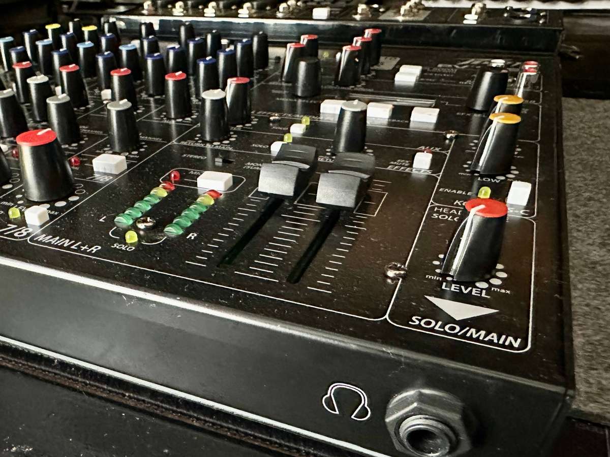 Peavey PV10BT Mixer with Bluetooth and Effects