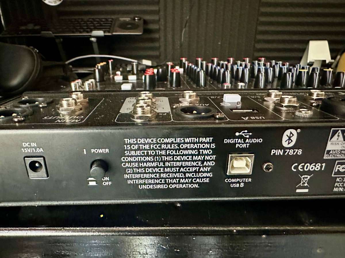 Peavey PV10BT Mixer with Bluetooth and Effects