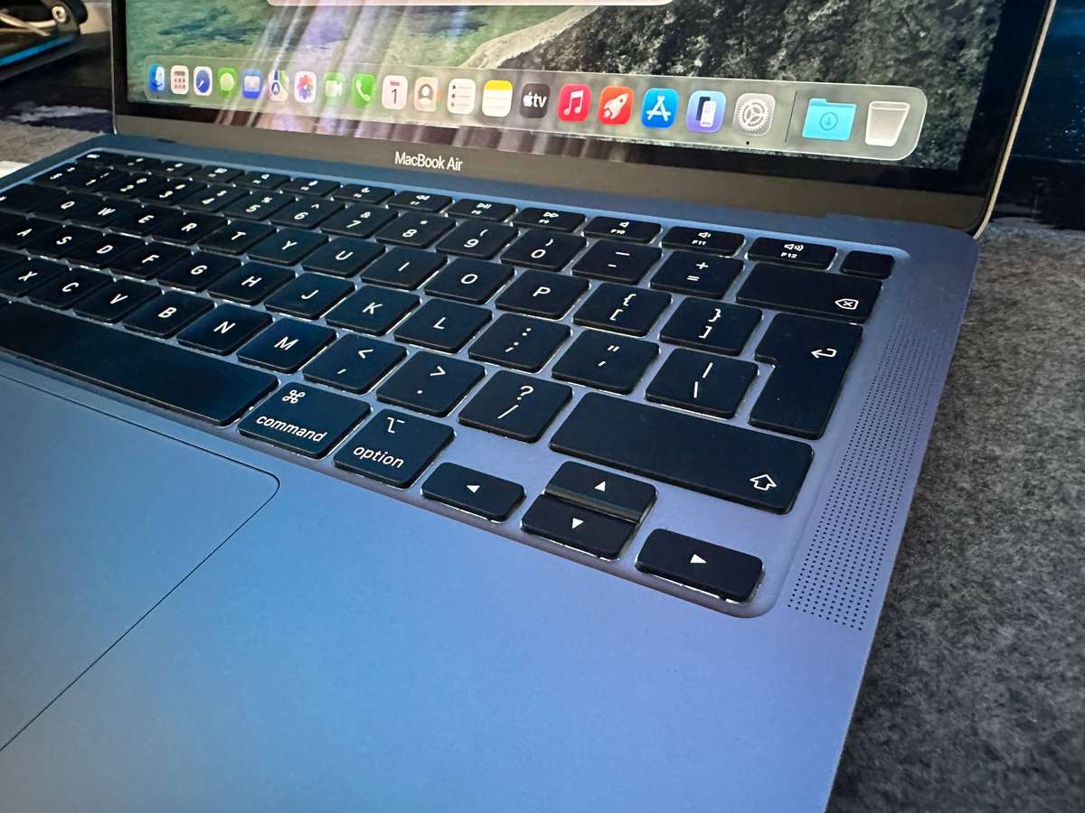 M1 Macbook Air 16GB Ram 256Gb SSD
