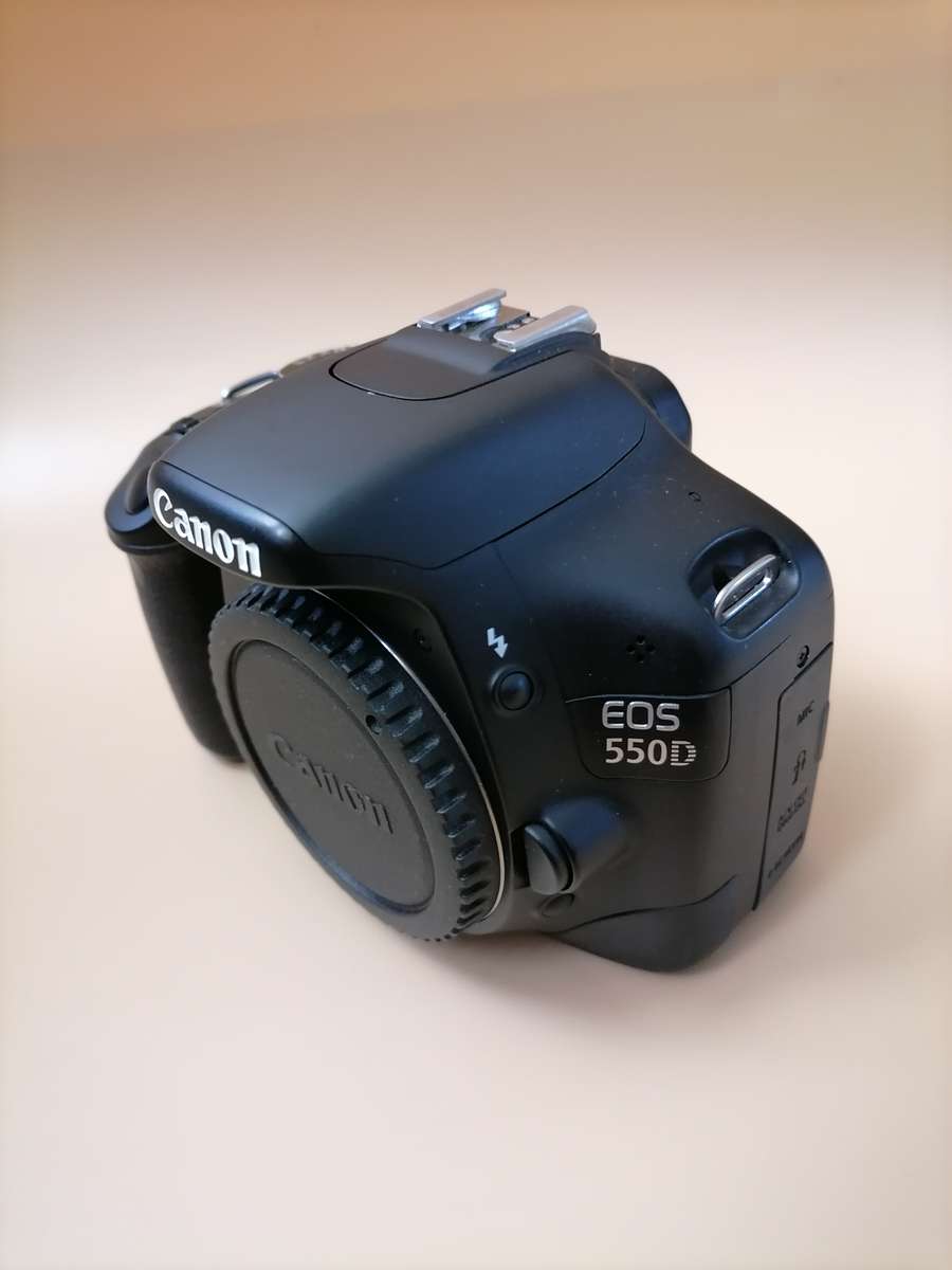 Canon EOS 550D 18MP DSLR Camera