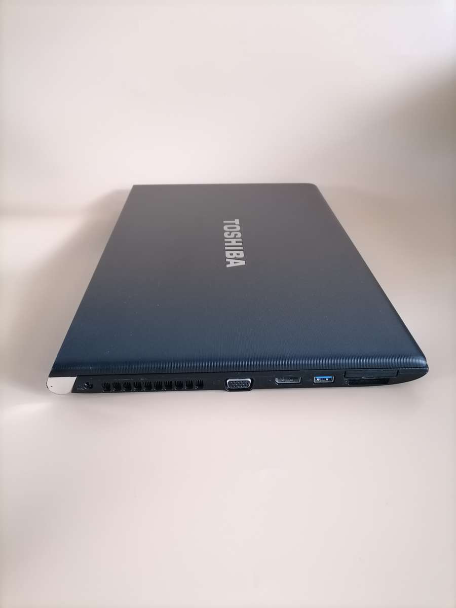 Toshiba F42N (Intel Core i7, 128GB SSD, 8GB RAM) 15.6 Inch Laptop