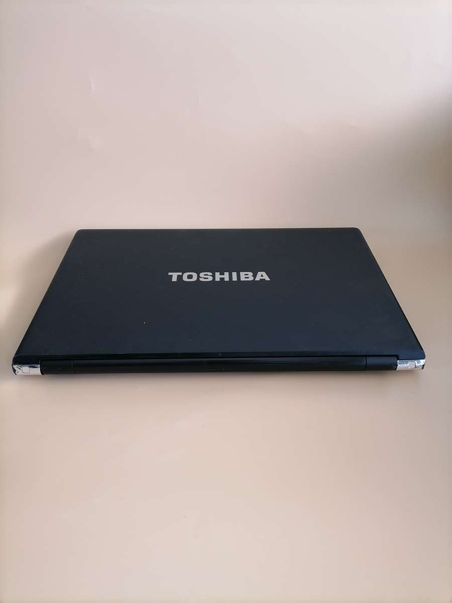 Toshiba F42N (Intel Core i7, 128GB SSD, 8GB RAM) 15.6 Inch Laptop