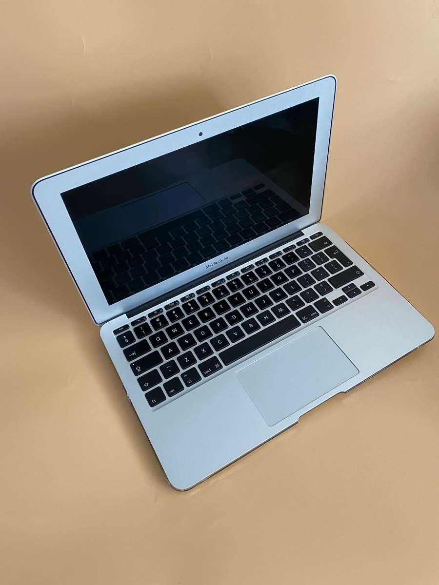 MacBook Air4.1 Mid 2011 (Intel Core i5, 60GB SSD, 2GB RAM) 11 Inch Laptop