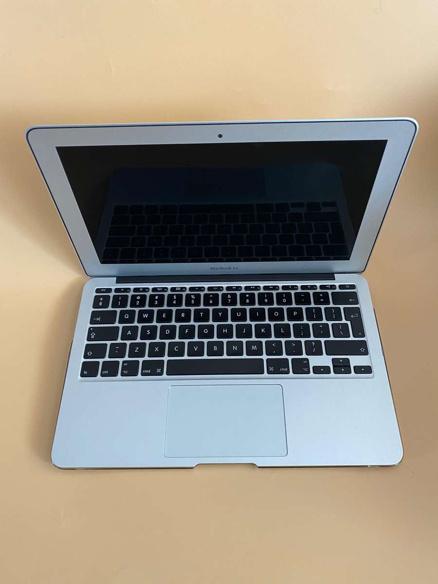 MacBook Air4.1 Mid 2011 (Intel Core i5, 60GB SSD, 2GB RAM) 11 Inch Laptop