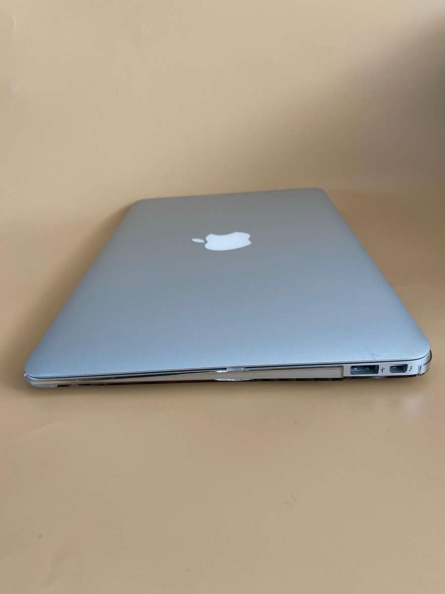 MacBook Air4.1 Mid 2011 (Intel Core i5, 60GB SSD, 2GB RAM) 11 Inch Laptop