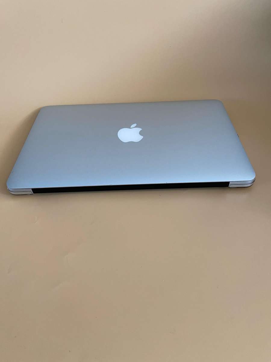MacBook Air4.1 Mid 2011 (Intel Core i5, 60GB SSD, 2GB RAM) 11 Inch Laptop
