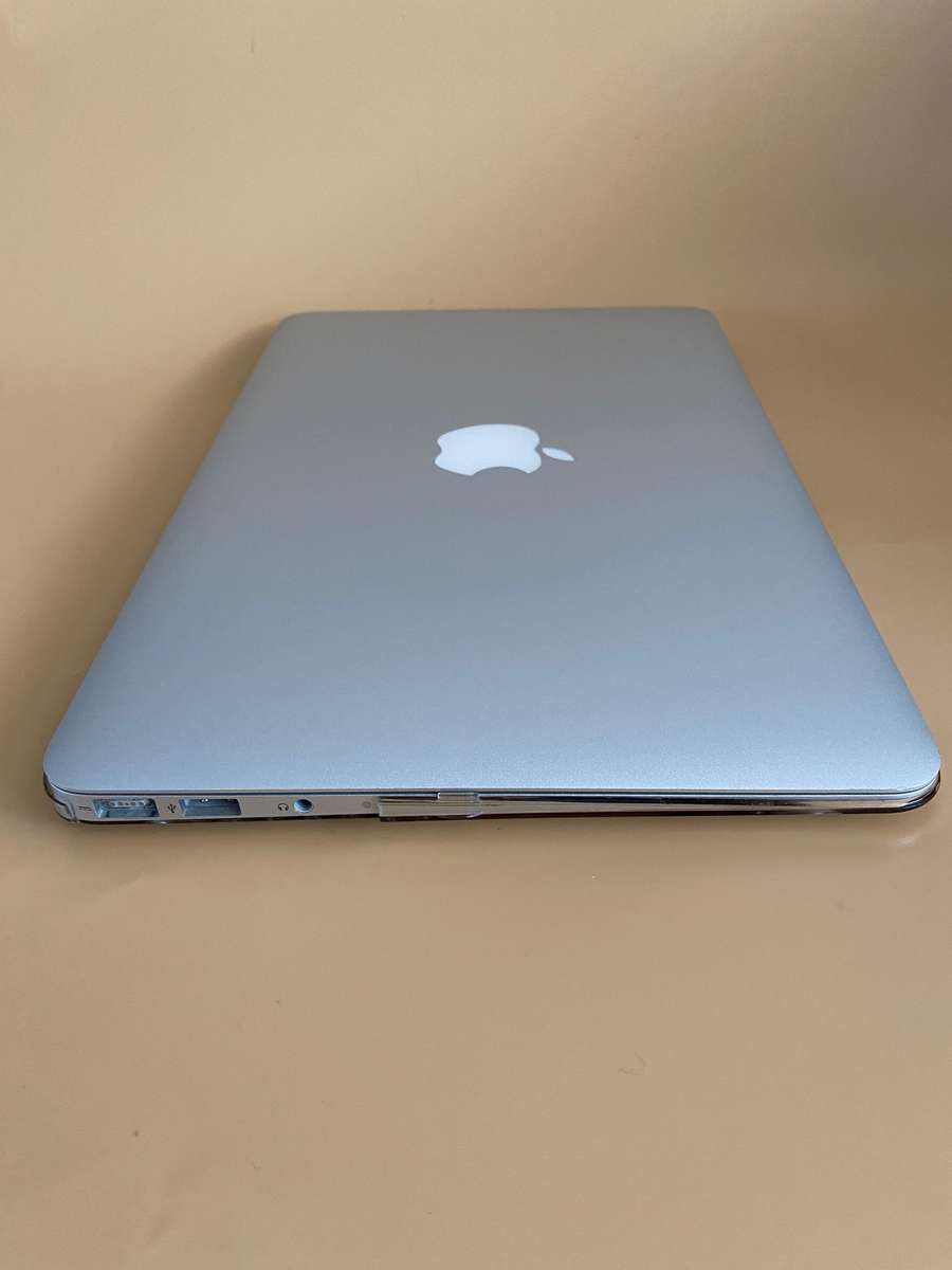 MacBook Air4.1 Mid 2011 (Intel Core i5, 60GB SSD, 2GB RAM) 11 Inch Laptop