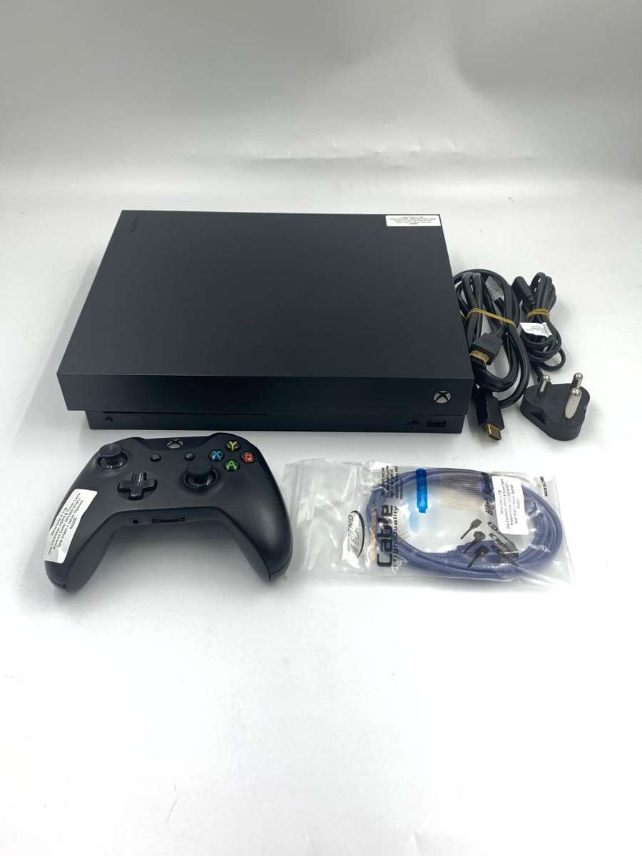 Xbox One X 1TB - 1x Controller, HDMI & Power Cable