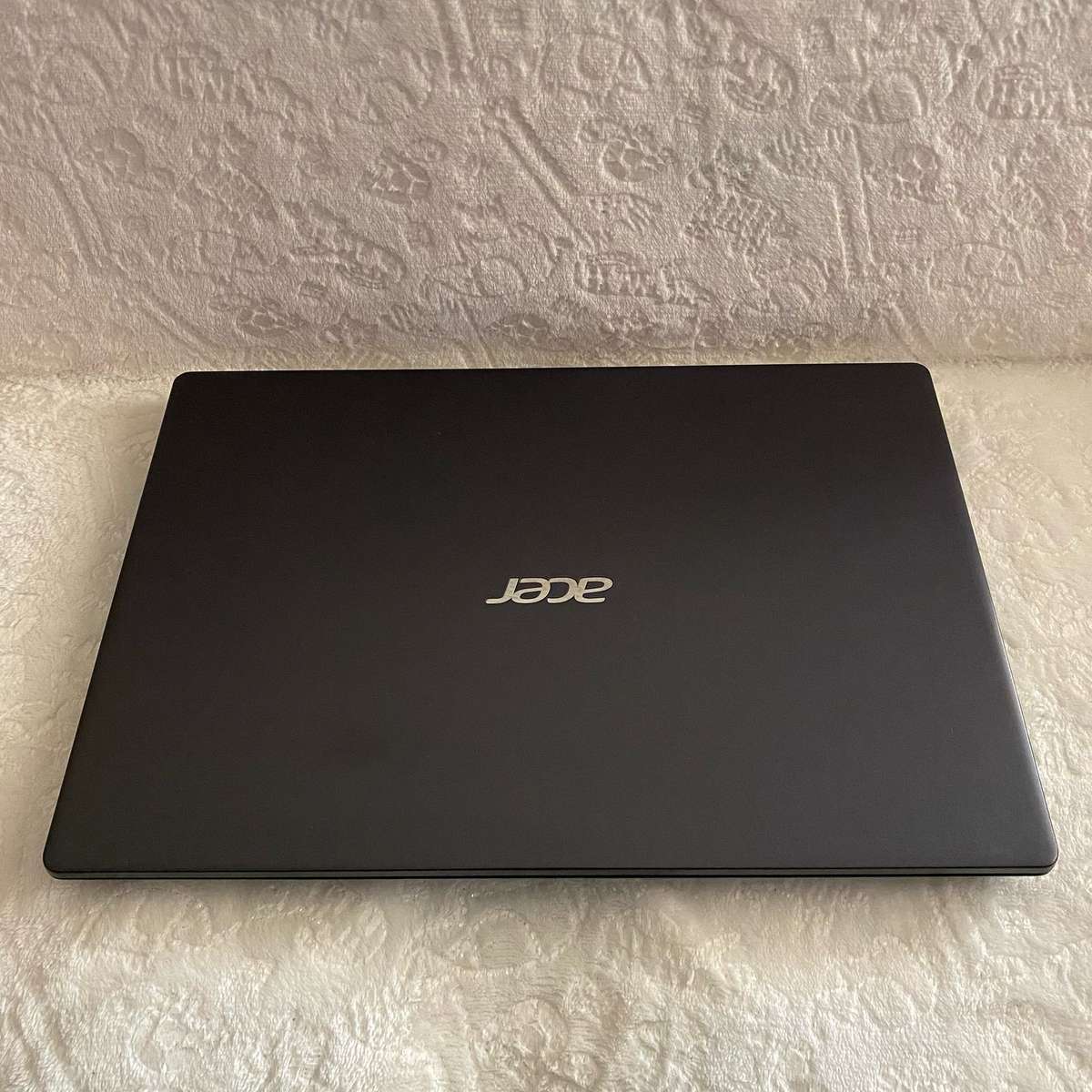 Acer Aspire 3 N19H1 (Intel Celeron N4020, 128GB SSD & 1TB HDD, 8GB RAM) 15.6 Inch Laptop
