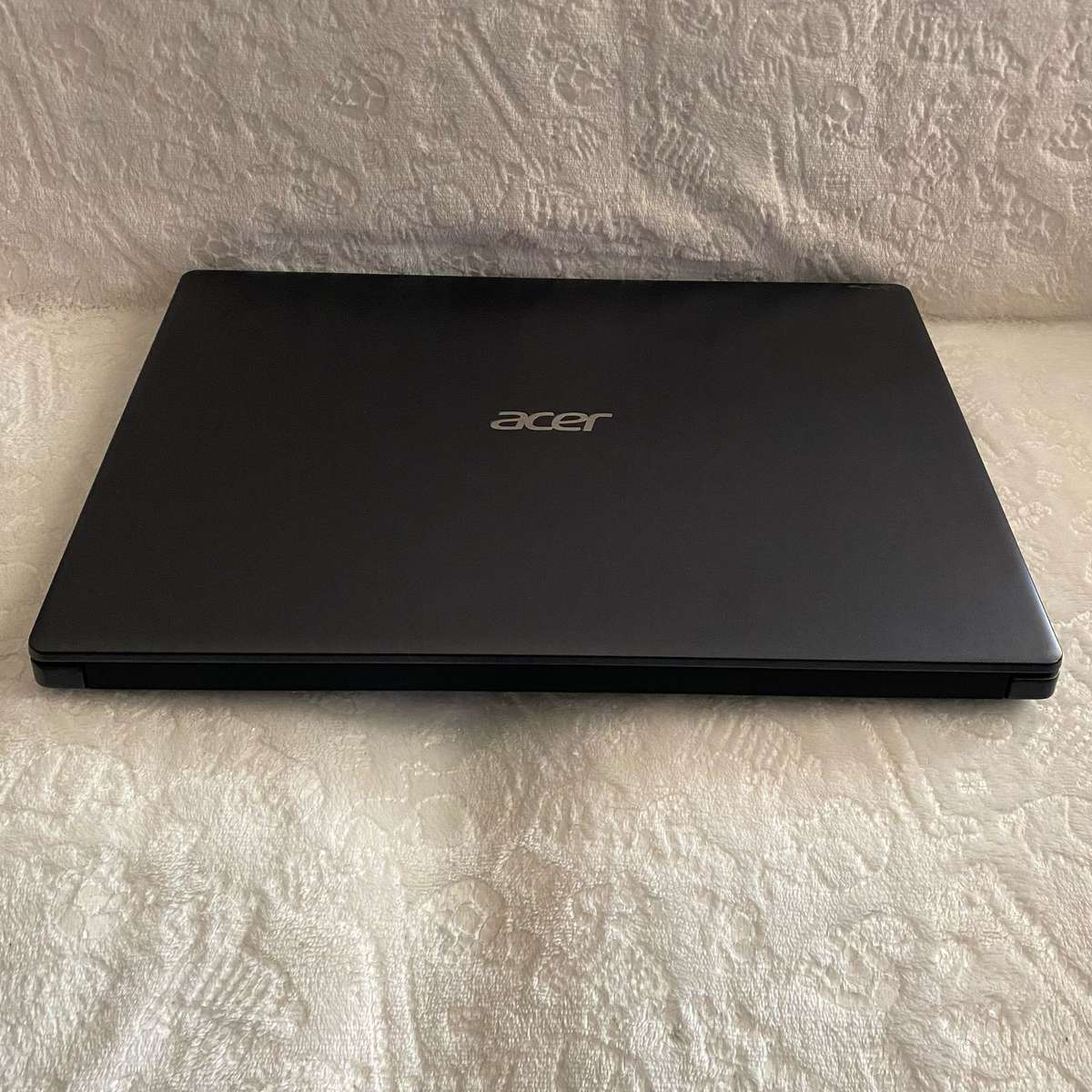 Acer Aspire 3 N19H1 (Intel Celeron N4020, 128GB SSD & 1TB HDD, 8GB RAM) 15.6 Inch Laptop