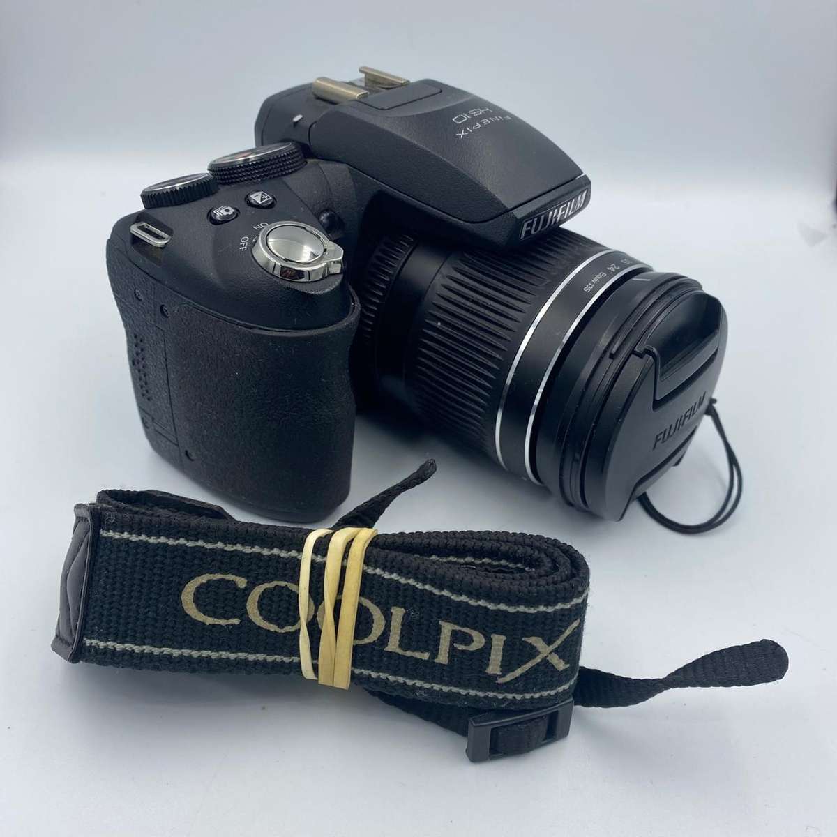 Fujifilm FinePix HS10 10 MP CMOS Digital Camera (30x Optical Zoom, HD Movie 1080i and 3-Inch LCD)