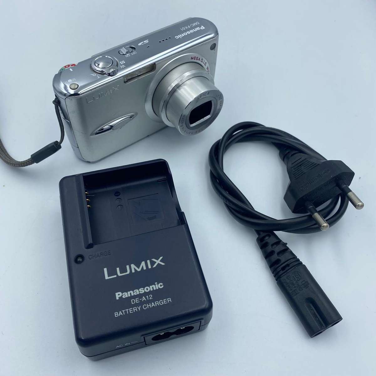 Panasonic Lumix DMC-FX01 Compact Digital Camera (3.6x Optical Zoom, 6MP) Silver