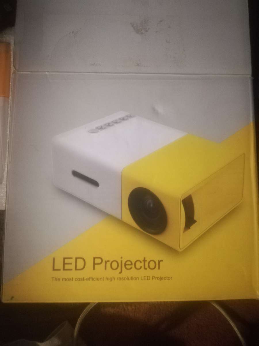 Led projector brand new R395
