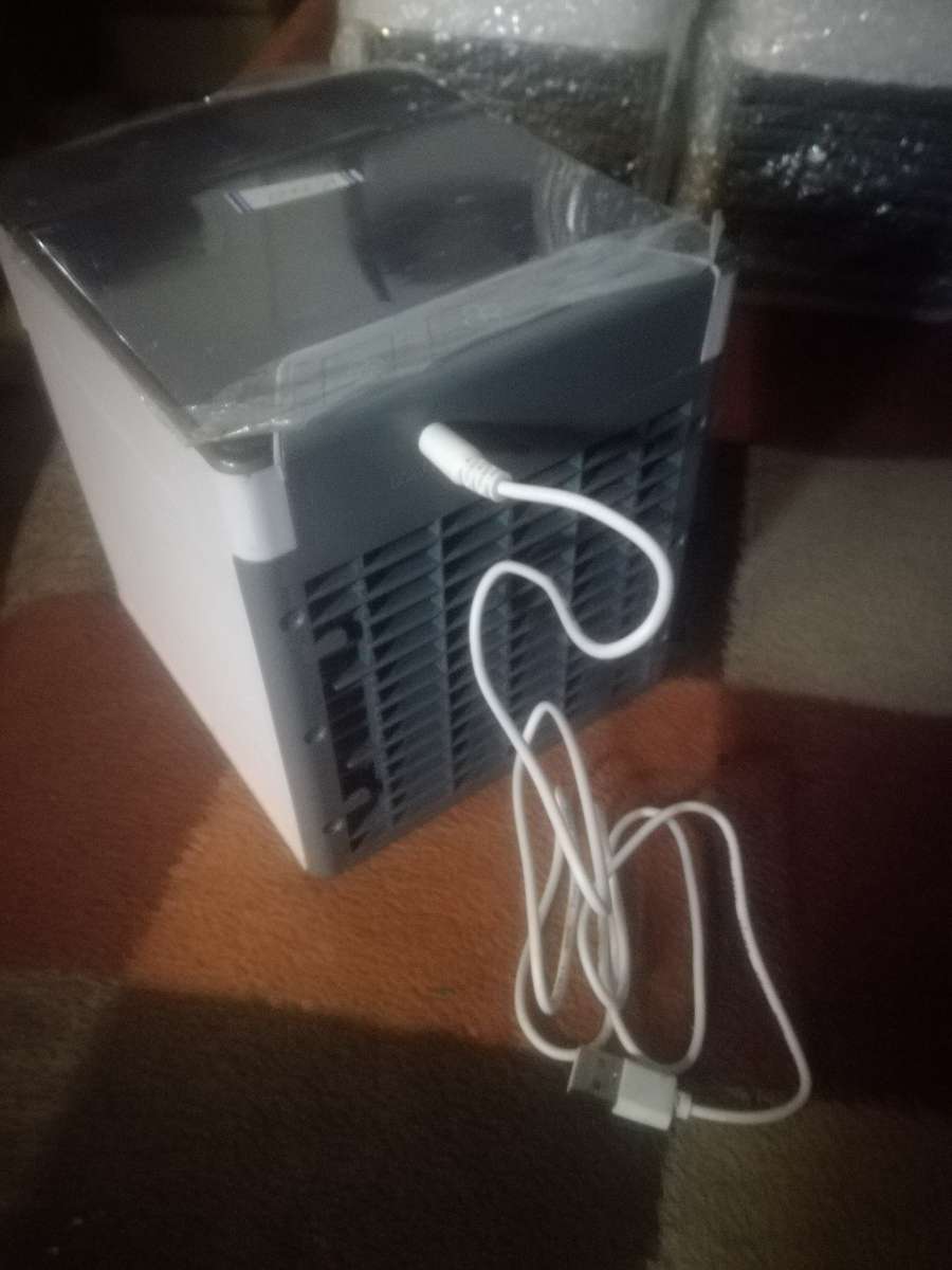 USB desk cooling fan