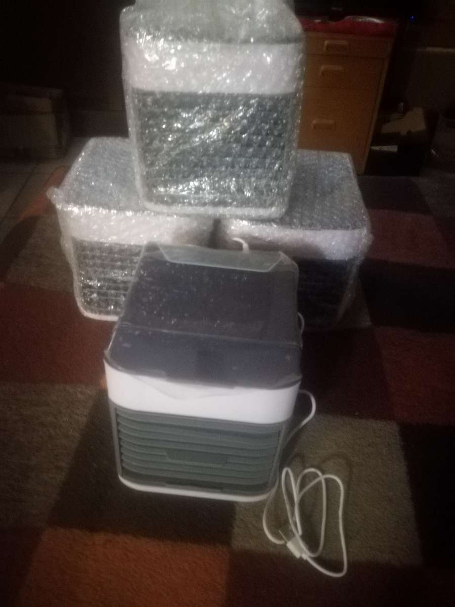 USB desk cooling fan