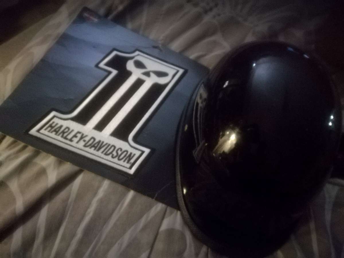 Harley Davidson emblem + helmet