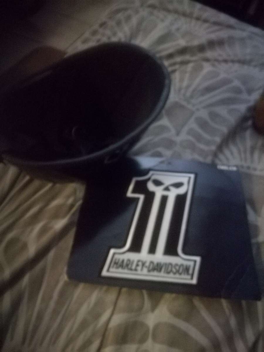 Harley Davidson emblem + helmet