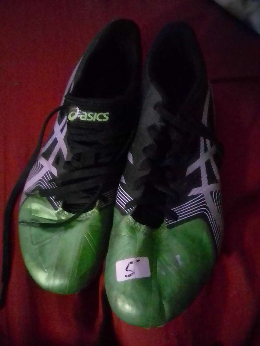 Asics spikes size 5 good condition