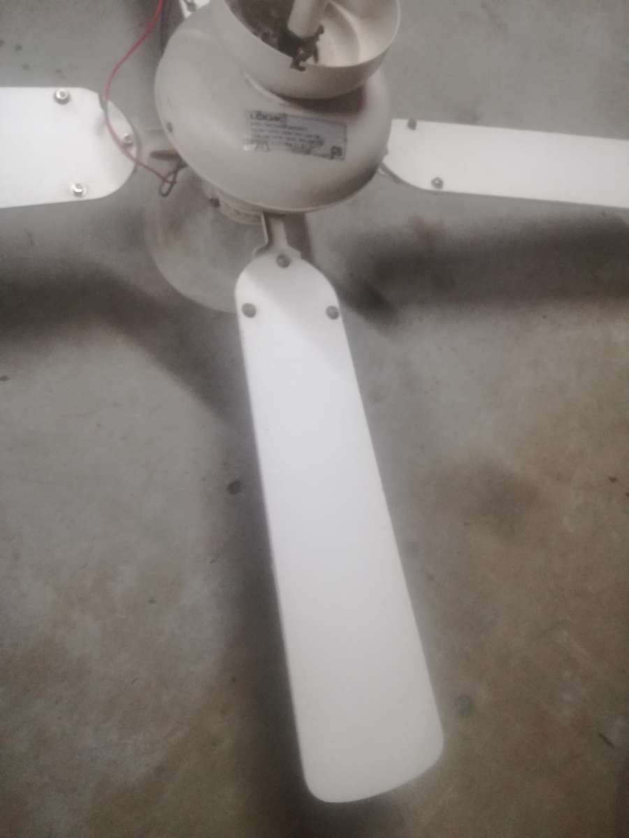 Logik ceiling fan 42cm blades new